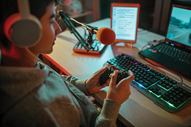 How to Improve Teamwork Skills in Online Live Games