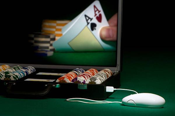 Explore Baccarat and Poker Tables with ネットカジノ Casino Games